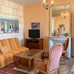 Spacious 19th Century House Дом отдыха Сент-Обен-сюр-Мер