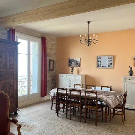 Spacious 19th Century House * Saint-Aubin-Sur-Mer (Calvados)