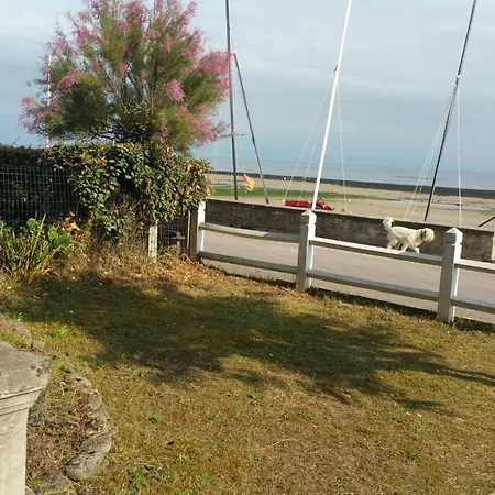 Spacious 19th Century House בית נופש סנט-אובן-סור-מר