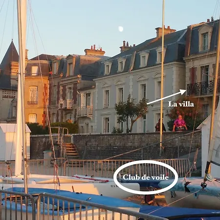 בית נופש Spacious 19th Century House