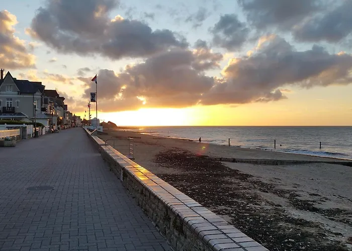 Prázdninový dům Spacious 19th Century House Saint-Aubin-Sur-Mer (Calvados)