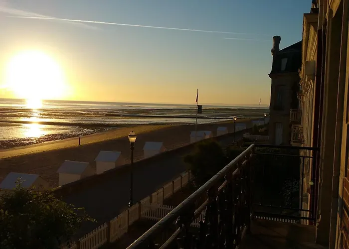 Spacious 19th Century House * Saint-Aubin-Sur-Mer (Calvados)