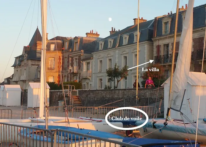 בית נופש Spacious 19th Century House