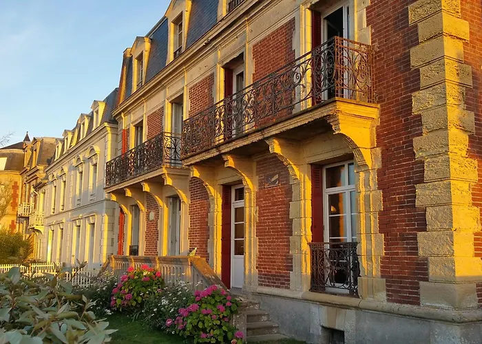 Spacious 19th Century House * Saint-Aubin-Sur-Mer (Calvados)