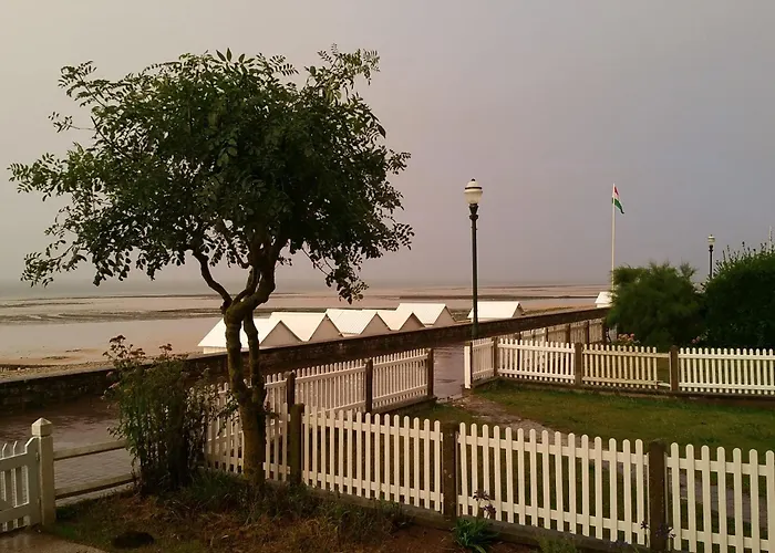 בית נופש Spacious 19th Century House