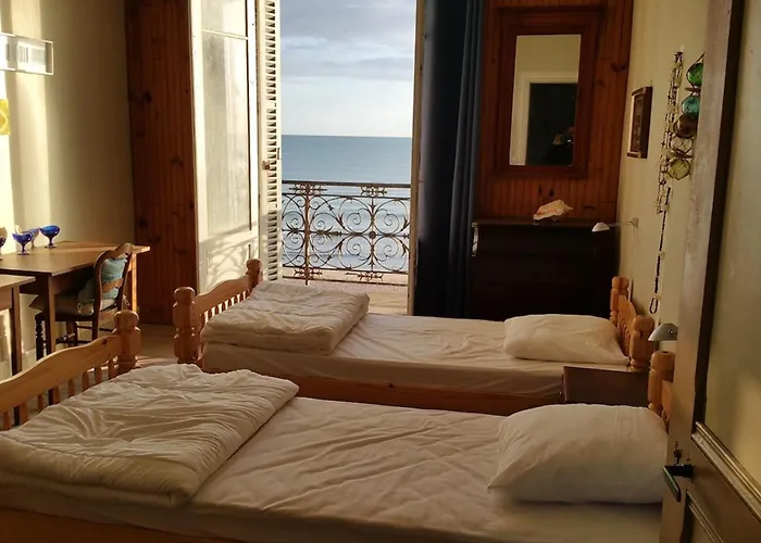 בית נופש Spacious 19th Century House *